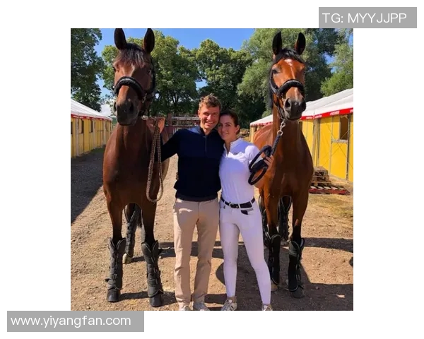 足球明星妻子们的美丽瞬间与生活点滴分享